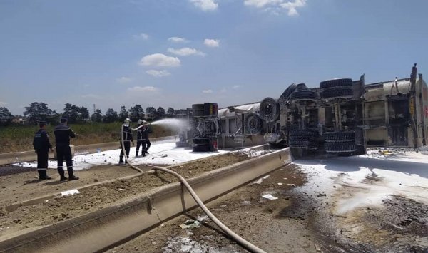 انقلاب شاحنة نقل البنزين على مستوى محول الجمهورية بالكاليتوس دون تسجيل ضحايا | الإذاعة الجزائرية